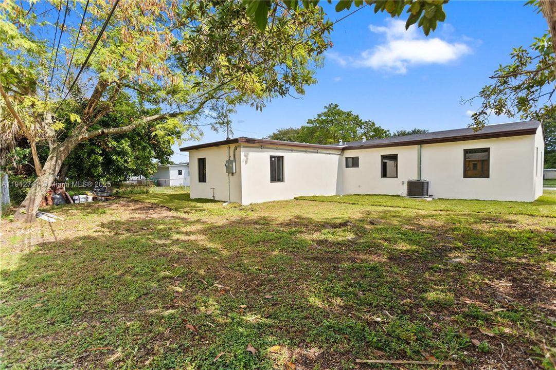 待售: $585,000 (5 贝兹, 3 浴室, 1432 平方英尺)