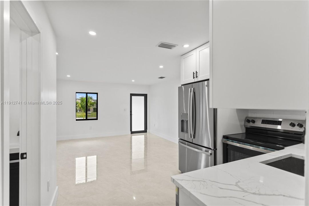 待售: $585,000 (5 贝兹, 3 浴室, 1432 平方英尺)