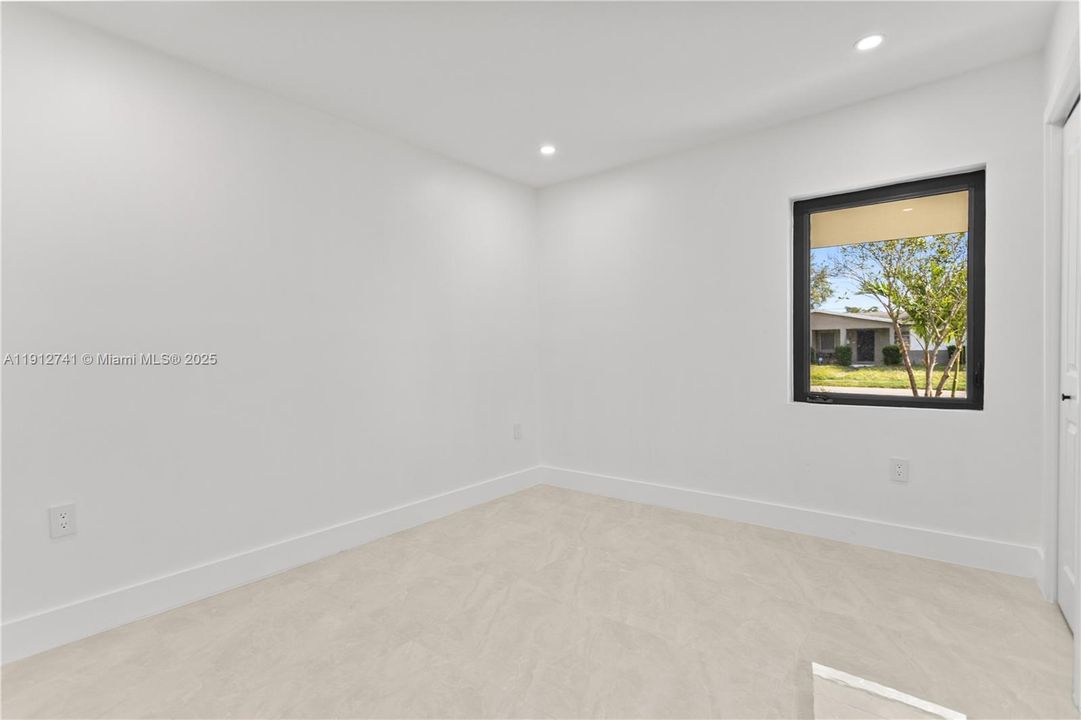 待售: $585,000 (5 贝兹, 3 浴室, 1432 平方英尺)