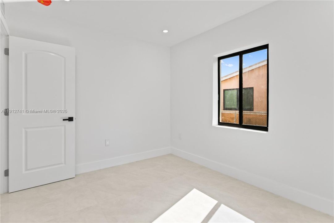 待售: $585,000 (5 贝兹, 3 浴室, 1432 平方英尺)