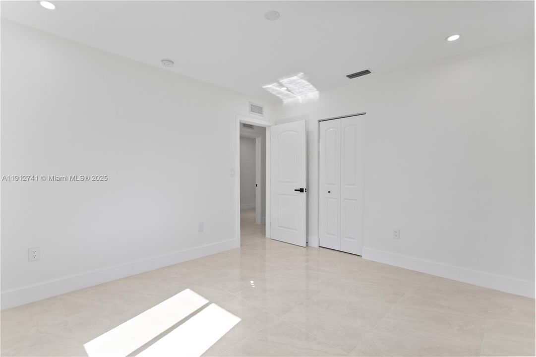 待售: $585,000 (5 贝兹, 3 浴室, 1432 平方英尺)