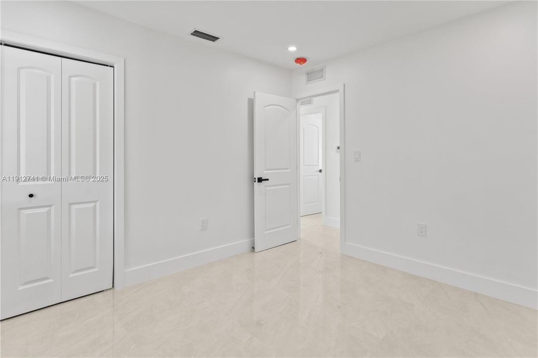 待售: $585,000 (5 贝兹, 3 浴室, 1432 平方英尺)