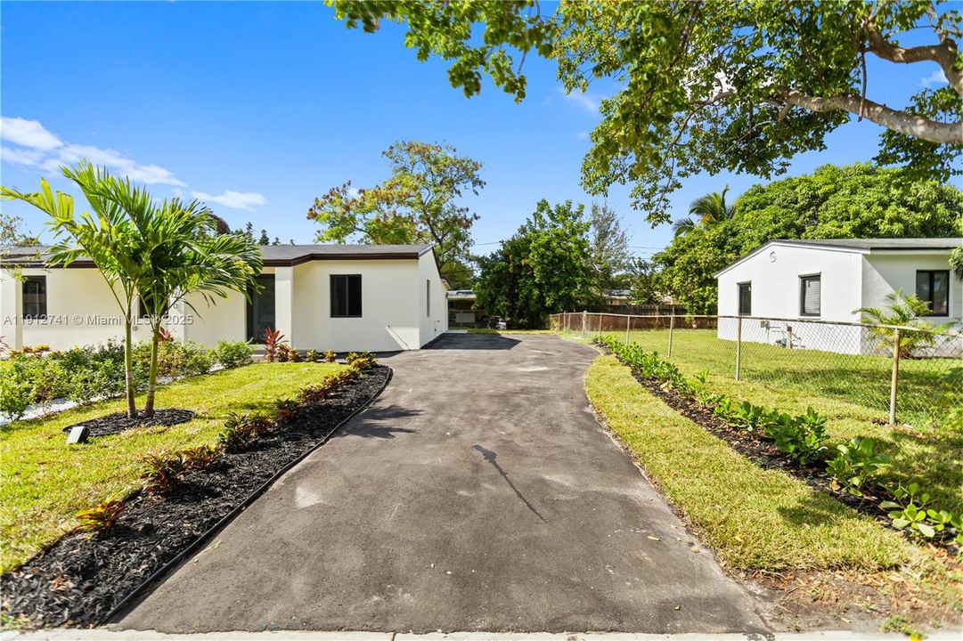 待售: $585,000 (5 贝兹, 3 浴室, 1432 平方英尺)