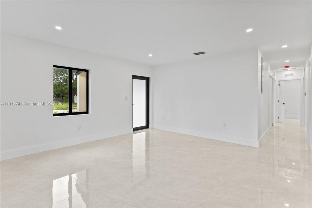 待售: $585,000 (5 贝兹, 3 浴室, 1432 平方英尺)