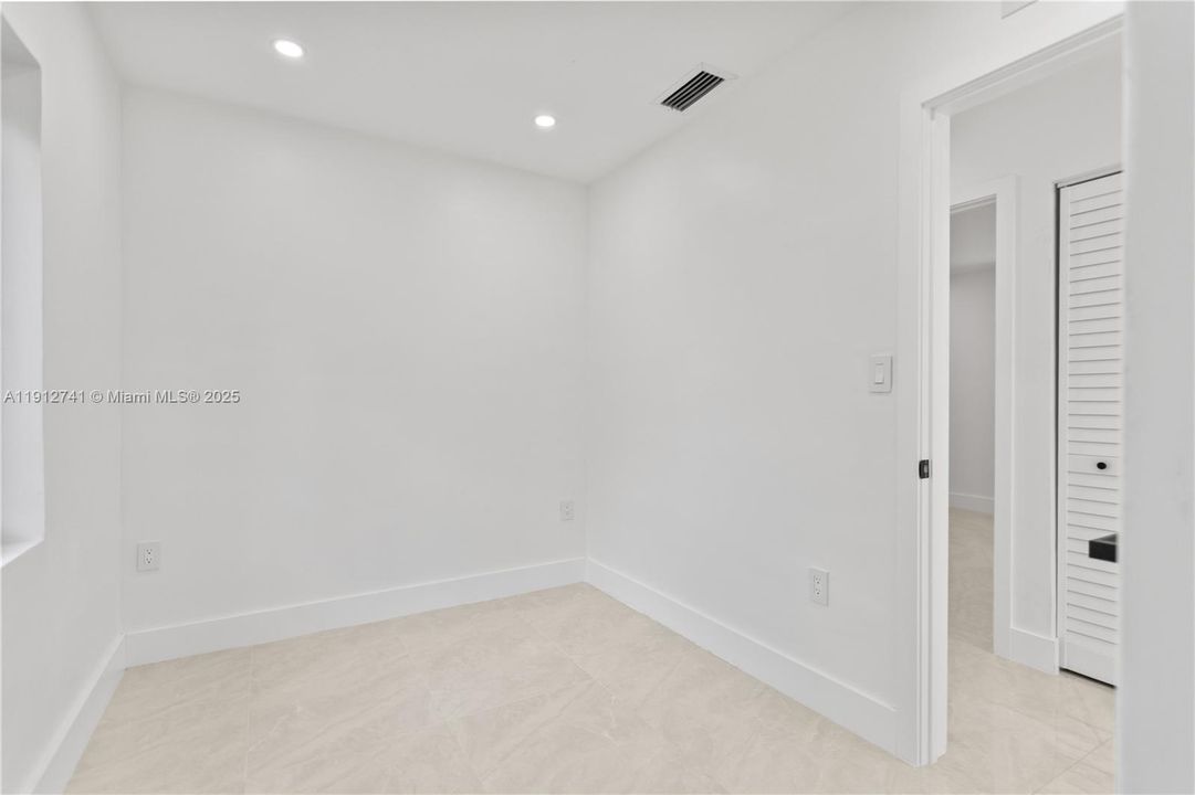 待售: $585,000 (5 贝兹, 3 浴室, 1432 平方英尺)