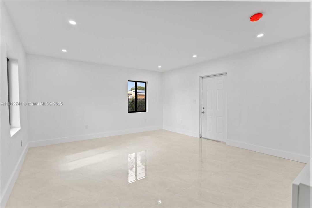 待售: $585,000 (5 贝兹, 3 浴室, 1432 平方英尺)