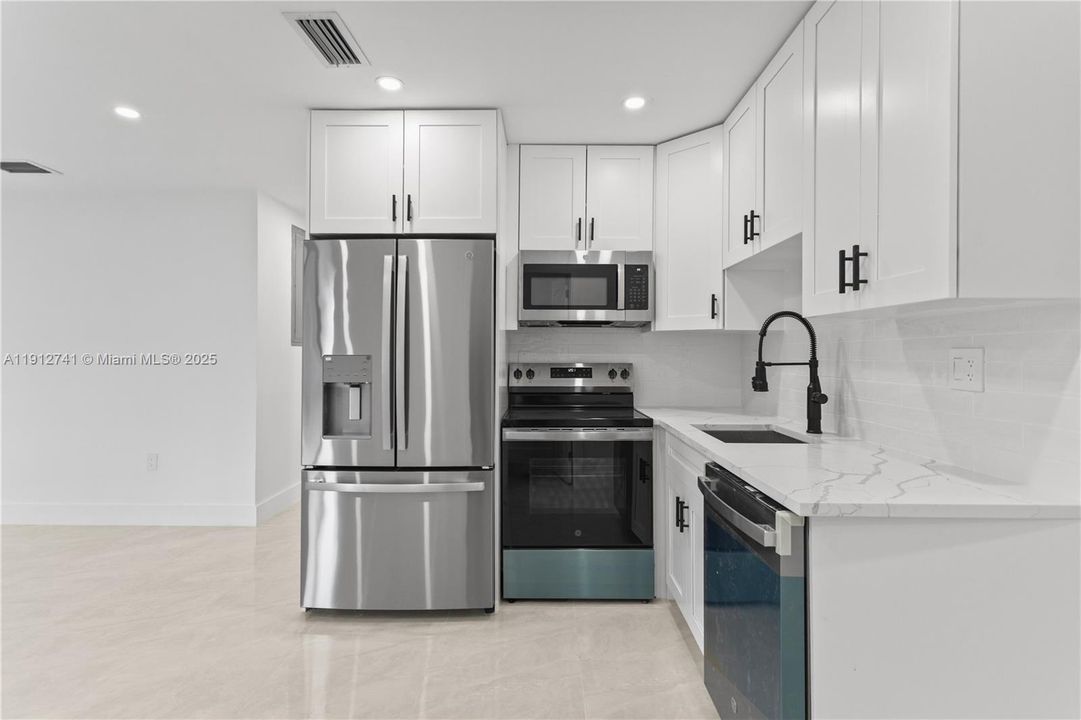 待售: $585,000 (5 贝兹, 3 浴室, 1432 平方英尺)