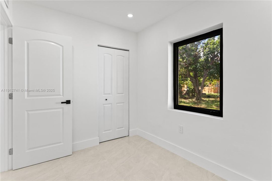 待售: $585,000 (5 贝兹, 3 浴室, 1432 平方英尺)