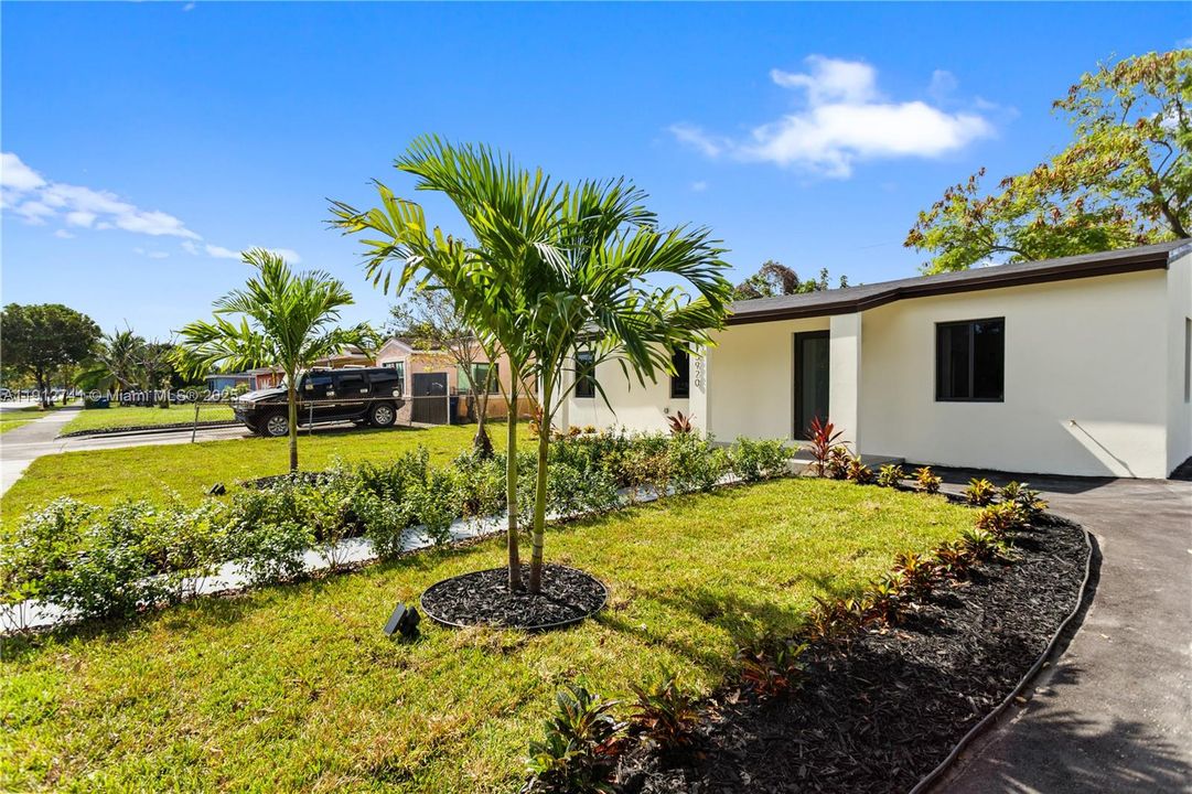 待售: $585,000 (5 贝兹, 3 浴室, 1432 平方英尺)