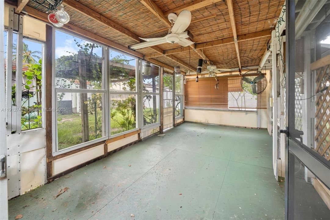 For Sale: $449,000 (2 beds, 1 baths, 1254 Square Feet)