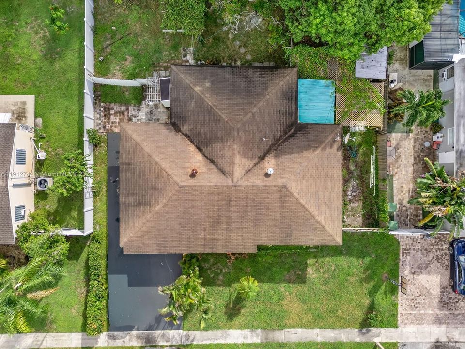 For Sale: $449,000 (2 beds, 1 baths, 1254 Square Feet)