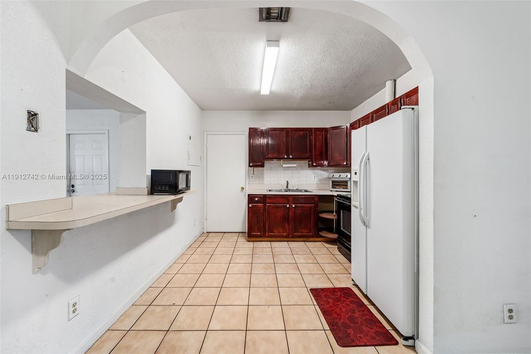 For Sale: $449,000 (2 beds, 1 baths, 1254 Square Feet)
