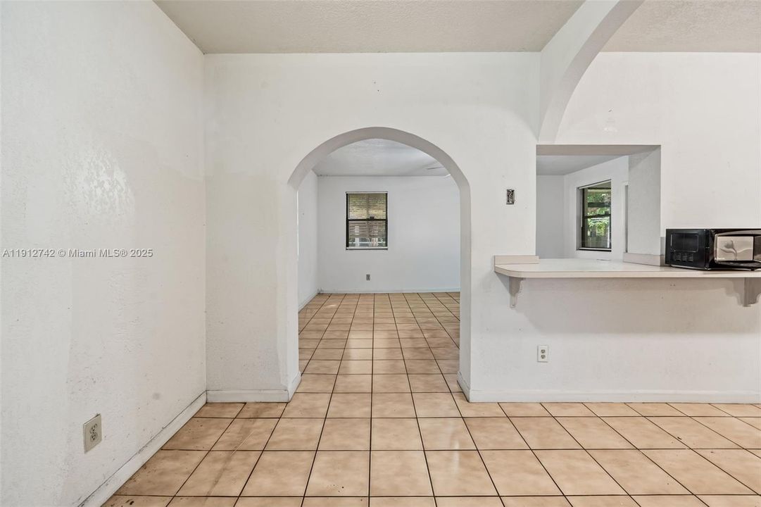 For Sale: $449,000 (2 beds, 1 baths, 1254 Square Feet)