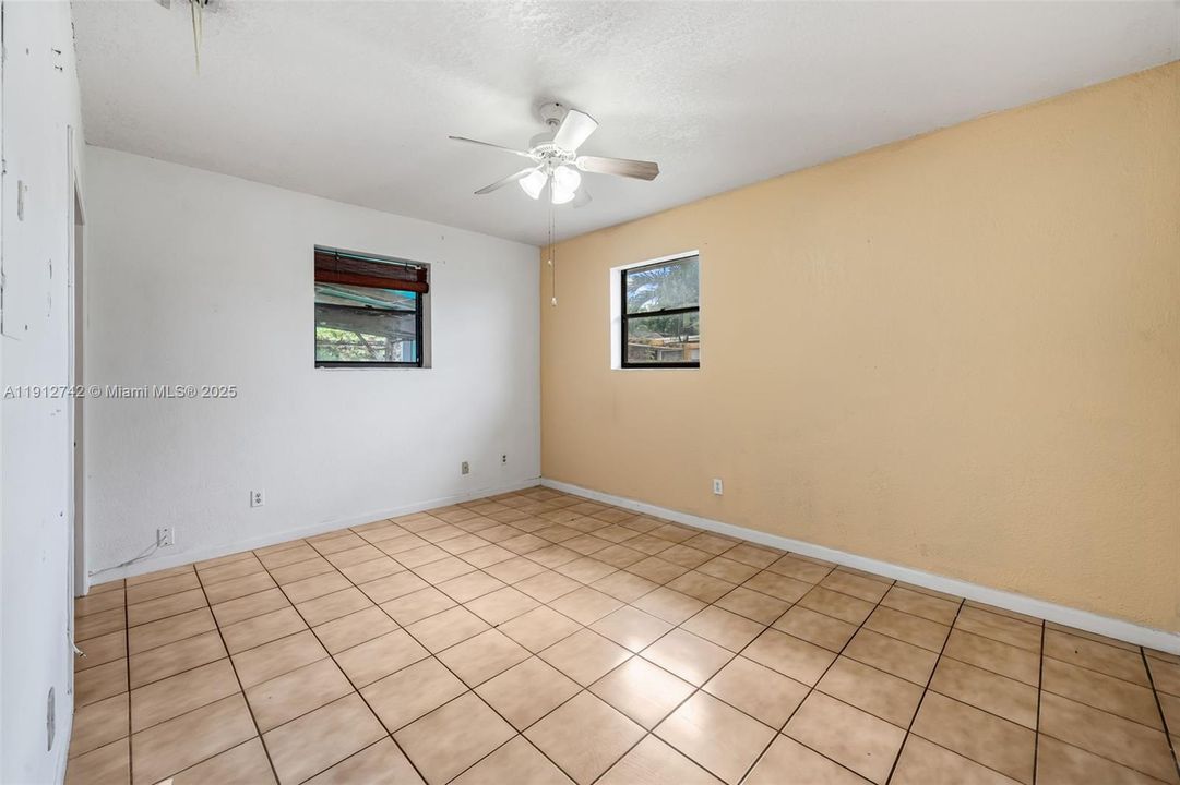 For Sale: $449,000 (2 beds, 1 baths, 1254 Square Feet)