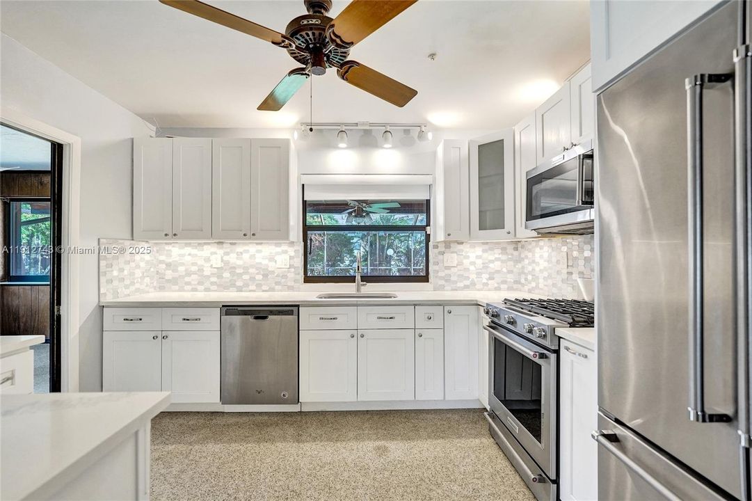 Active With Contract: $549,900 (3 beds, 2 baths, 1637 Square Feet)