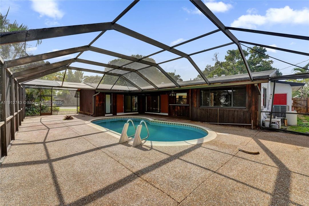 Active With Contract: $549,900 (3 beds, 2 baths, 1637 Square Feet)