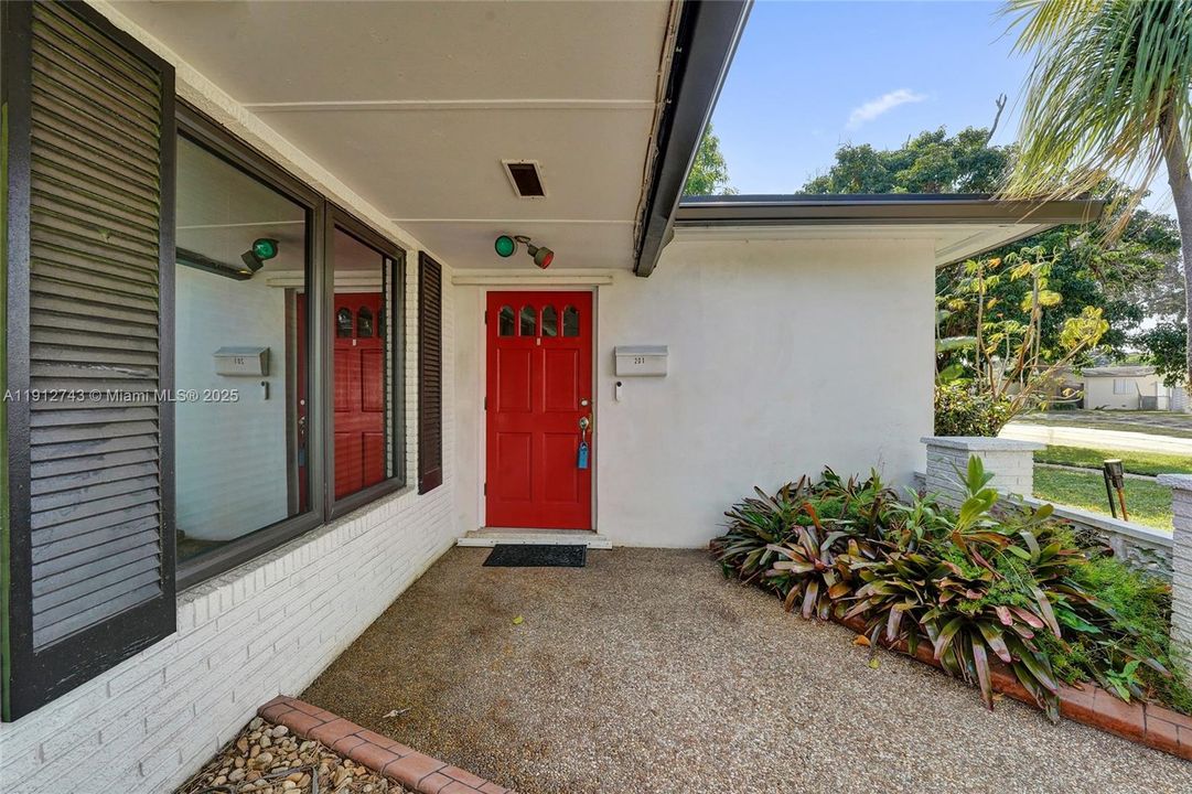 Active With Contract: $549,900 (3 beds, 2 baths, 1637 Square Feet)