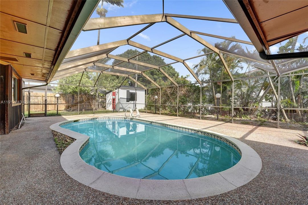 Active With Contract: $549,900 (3 beds, 2 baths, 1637 Square Feet)