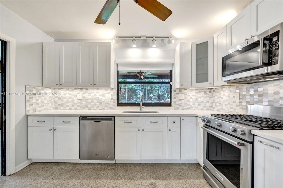 Active With Contract: $549,900 (3 beds, 2 baths, 1637 Square Feet)