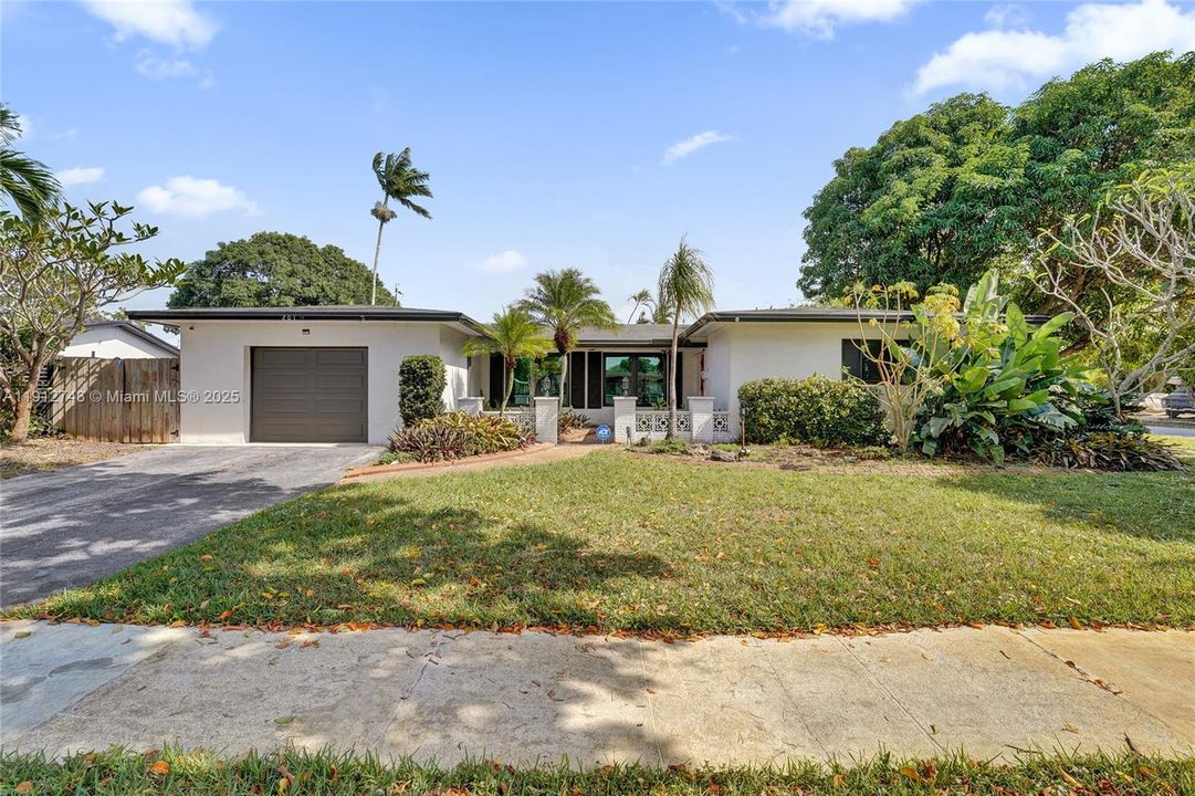 Active With Contract: $549,900 (3 beds, 2 baths, 1637 Square Feet)