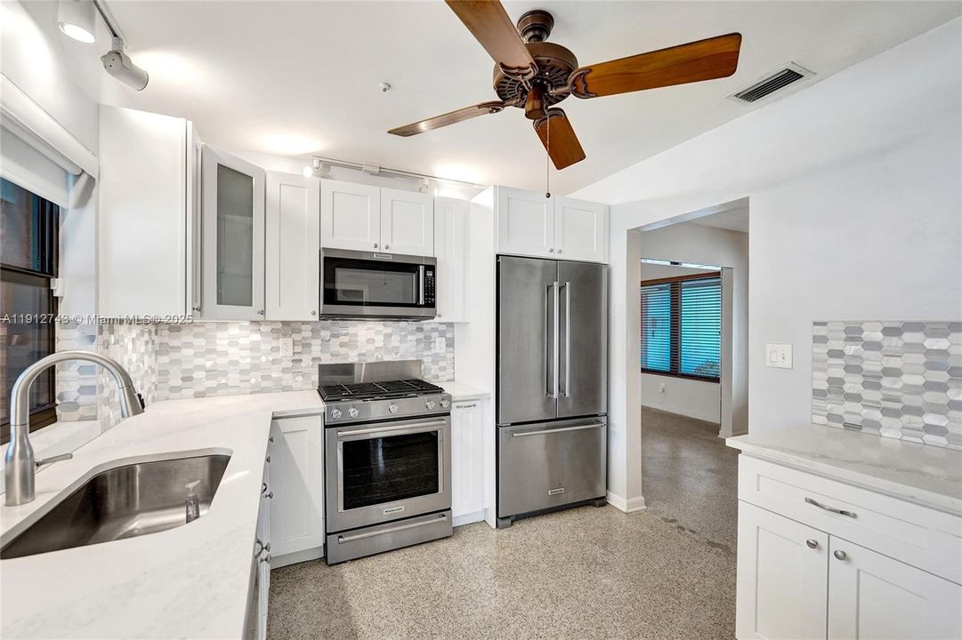 Active With Contract: $549,900 (3 beds, 2 baths, 1637 Square Feet)