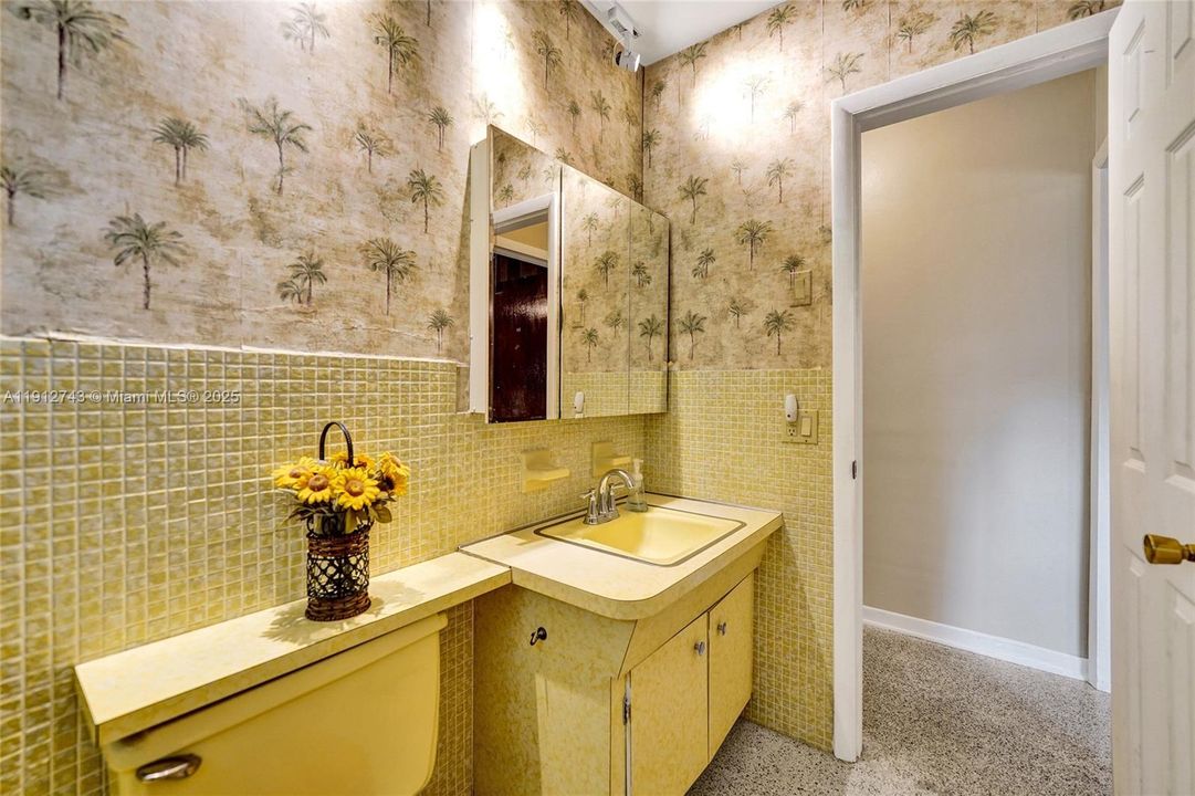 Active With Contract: $549,900 (3 beds, 2 baths, 1637 Square Feet)