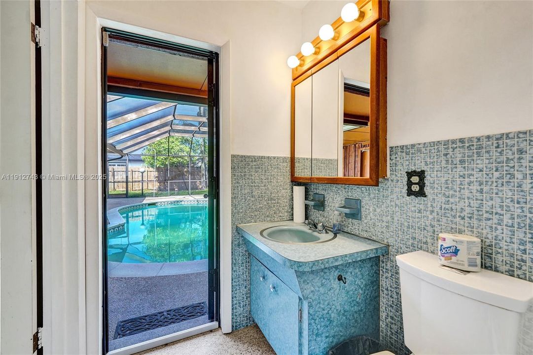 Active With Contract: $549,900 (3 beds, 2 baths, 1637 Square Feet)