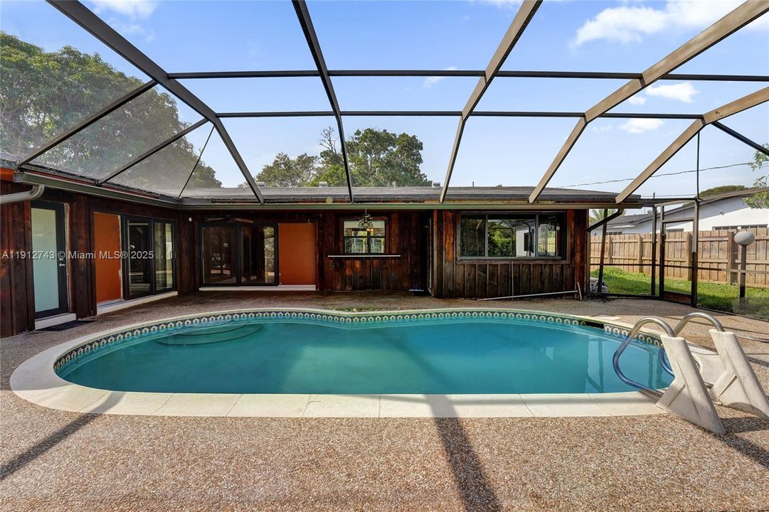 Active With Contract: $549,900 (3 beds, 2 baths, 1637 Square Feet)