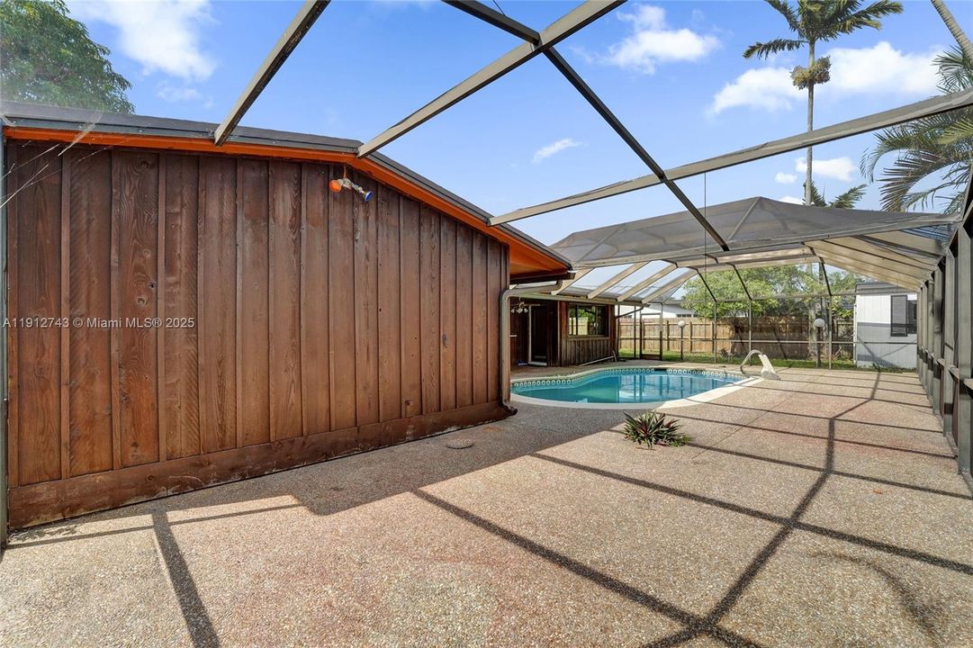 Active With Contract: $549,900 (3 beds, 2 baths, 1637 Square Feet)