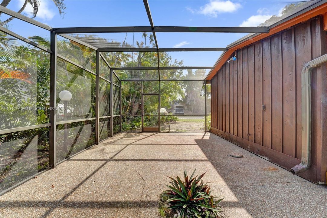 Active With Contract: $549,900 (3 beds, 2 baths, 1637 Square Feet)