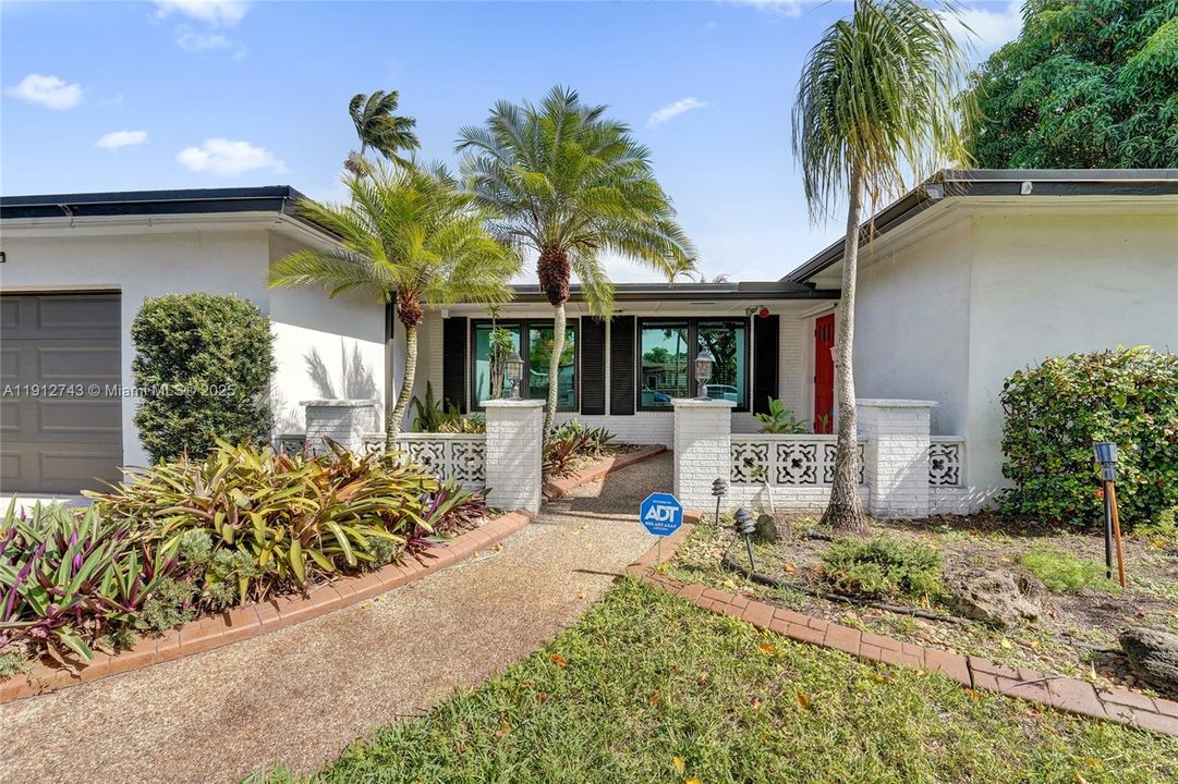 Active With Contract: $549,900 (3 beds, 2 baths, 1637 Square Feet)