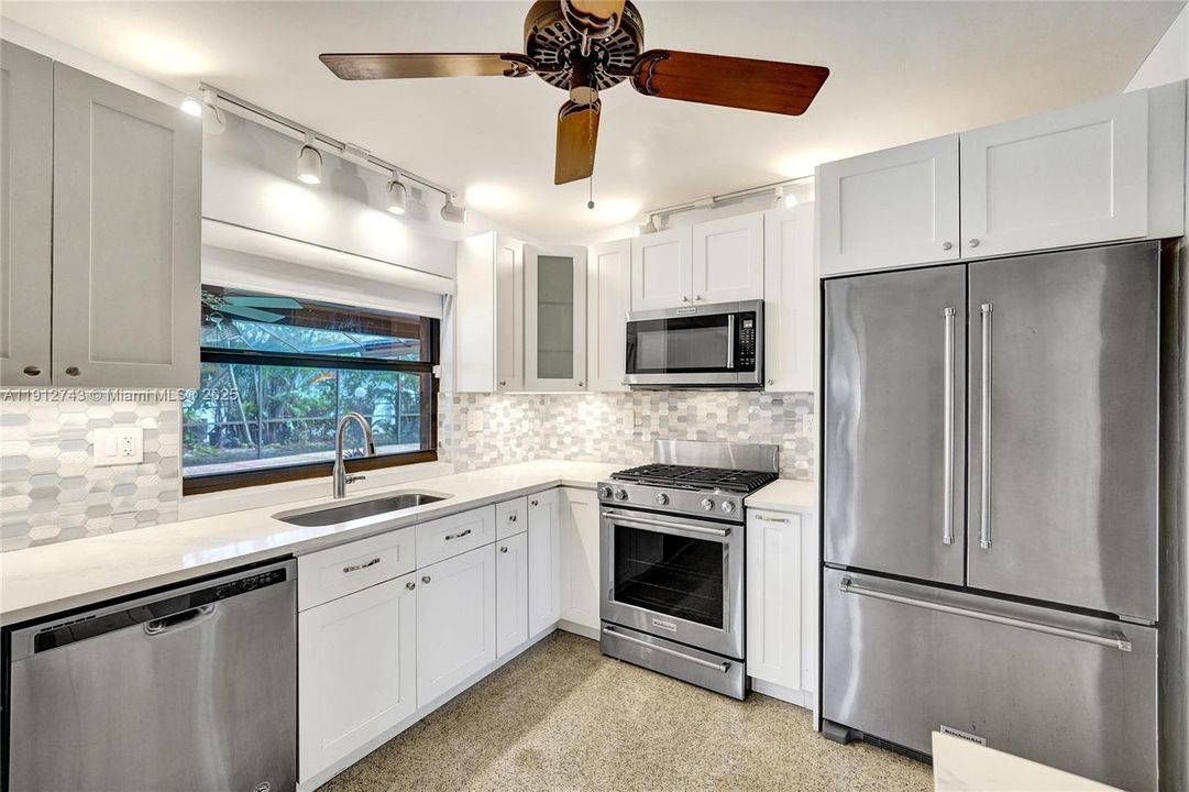 Active With Contract: $549,900 (3 beds, 2 baths, 1637 Square Feet)