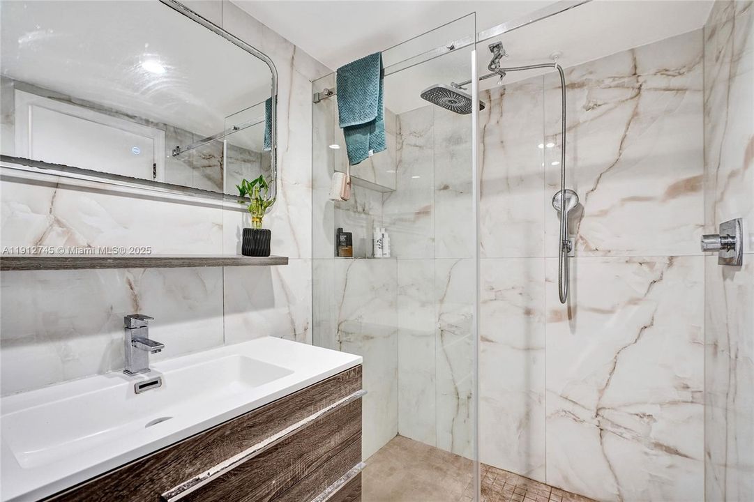 На продажу: $189,500 (1 спален, 1 ванн, 870 Квадратных фут)