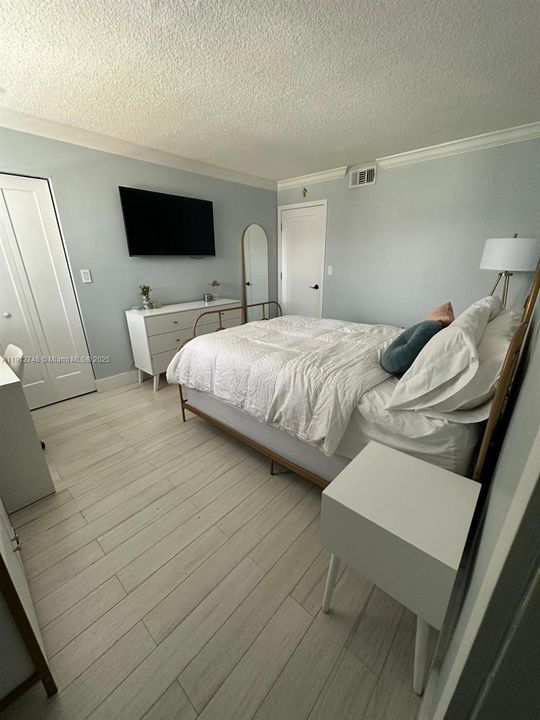 Recientemente alquilado: $2,590 (2 camas, 2 baños, 1005 Pies cuadrados)