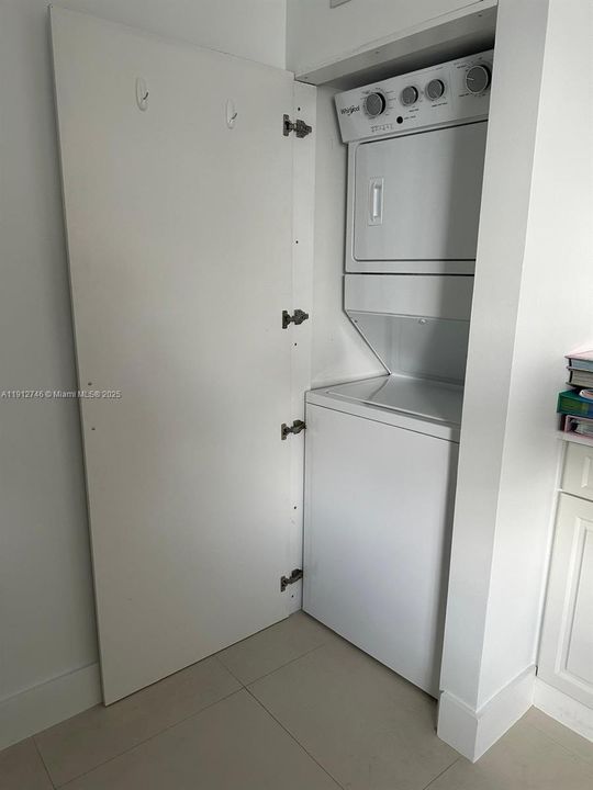 Recientemente alquilado: $2,590 (2 camas, 2 baños, 1005 Pies cuadrados)