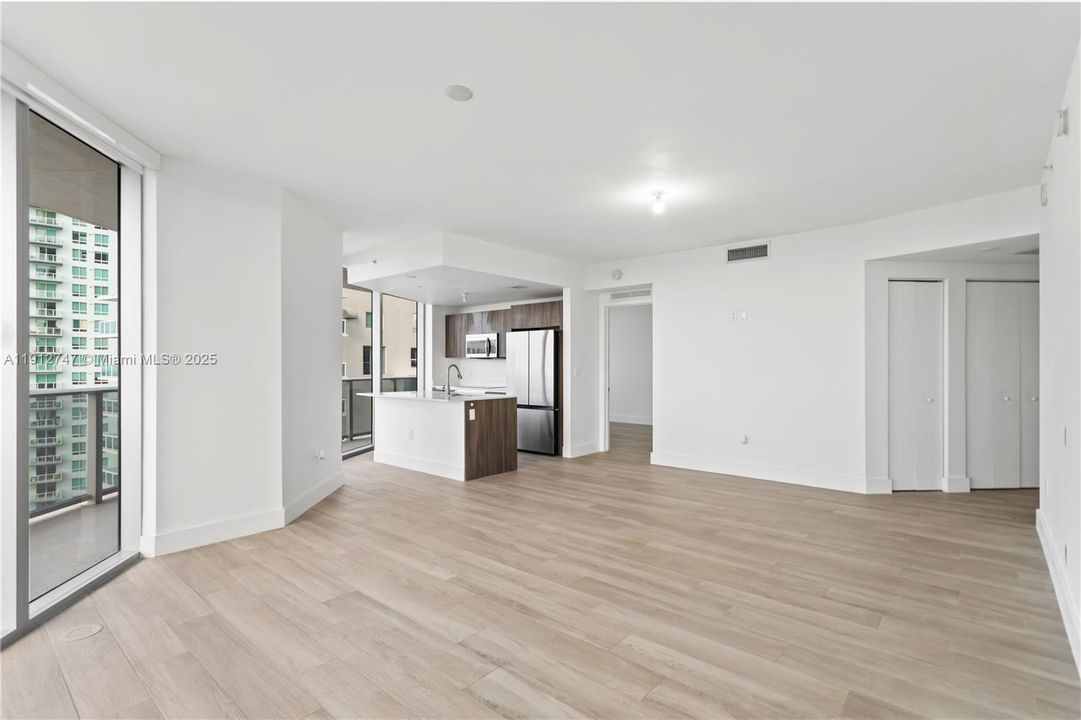 待售: $799,000 (2 贝兹, 2 浴室, 1178 平方英尺)