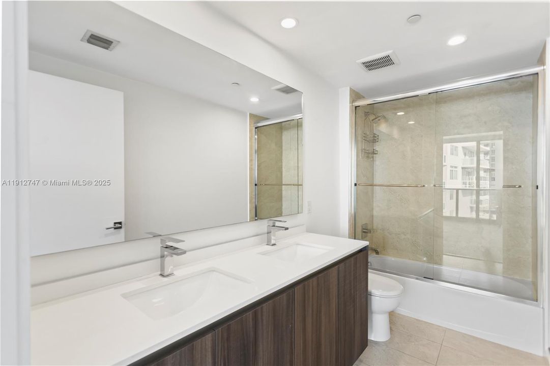 待售: $799,000 (2 贝兹, 2 浴室, 1178 平方英尺)