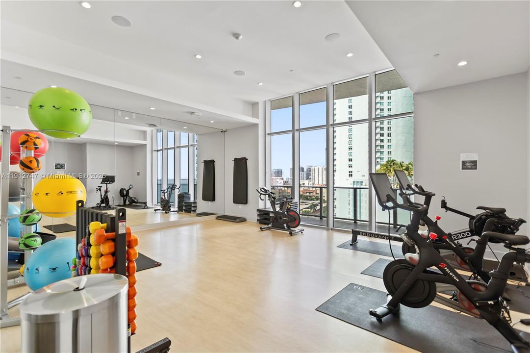 待售: $799,000 (2 贝兹, 2 浴室, 1178 平方英尺)