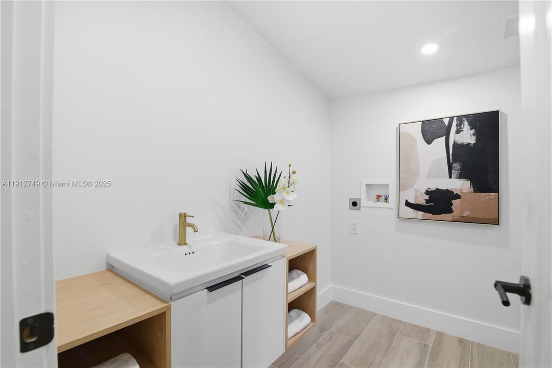 En Venta: $824,900 (4 camas, 3 baños, 1502 Pies cuadrados)