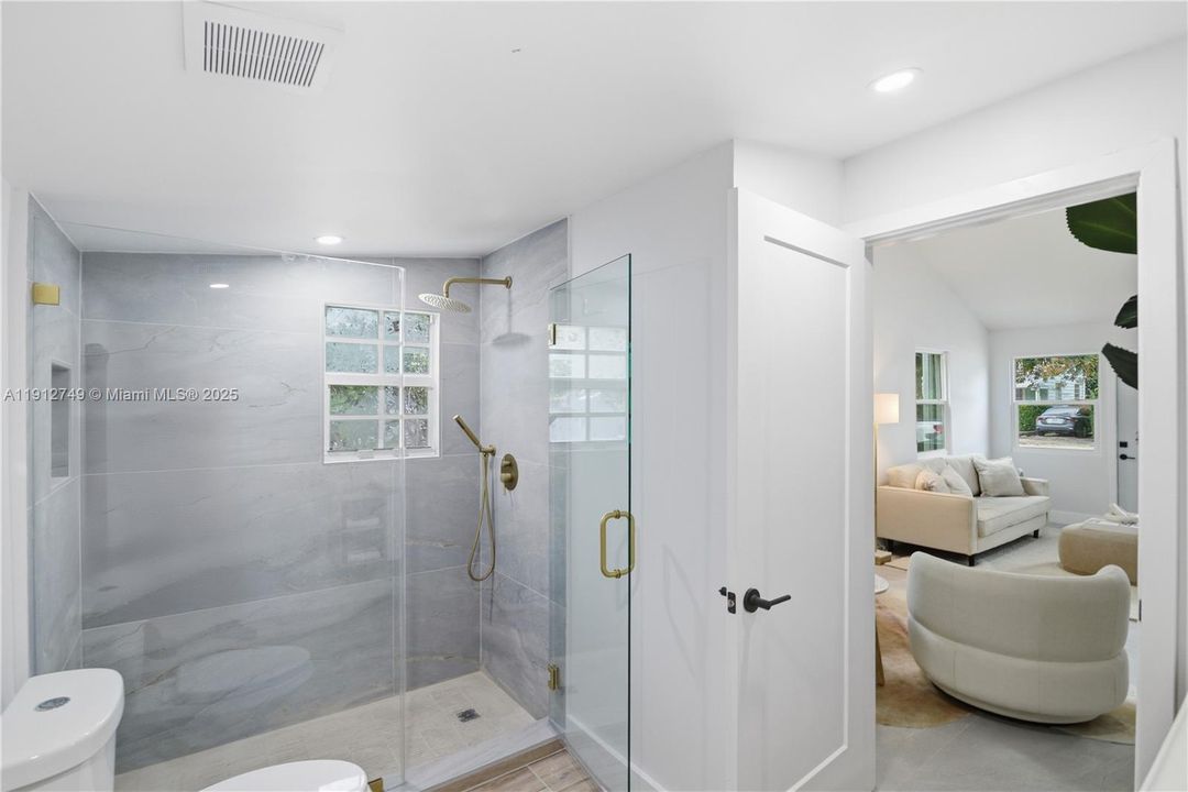 En Venta: $824,900 (4 camas, 3 baños, 1502 Pies cuadrados)