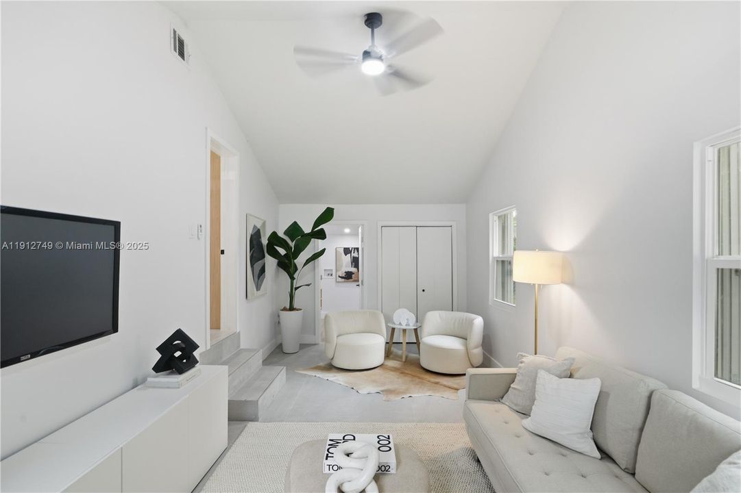 En Venta: $824,900 (4 camas, 3 baños, 1502 Pies cuadrados)