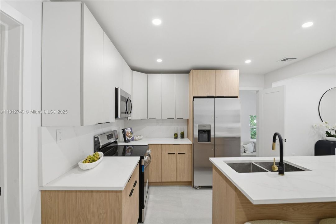 En Venta: $824,900 (4 camas, 3 baños, 1502 Pies cuadrados)