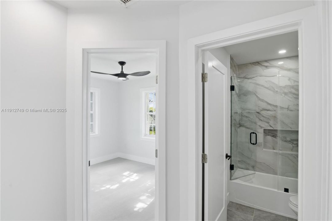 En Venta: $824,900 (4 camas, 3 baños, 1502 Pies cuadrados)