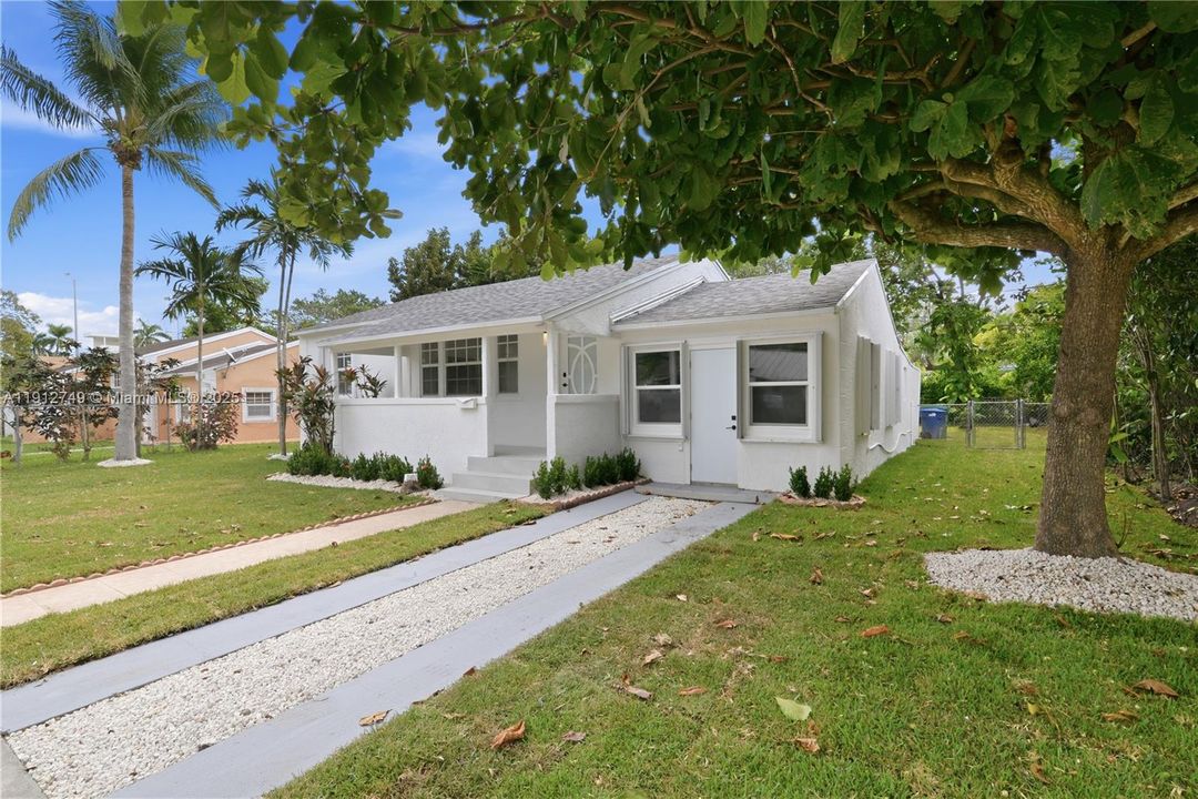 En Venta: $824,900 (4 camas, 3 baños, 1502 Pies cuadrados)