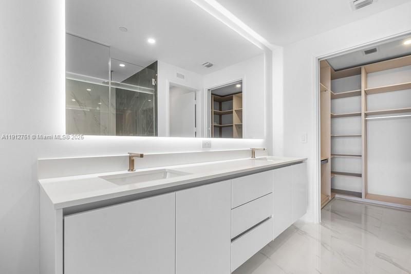 For Sale: $1,950,000 (3 beds, 3 baths, 1639 Square Feet)