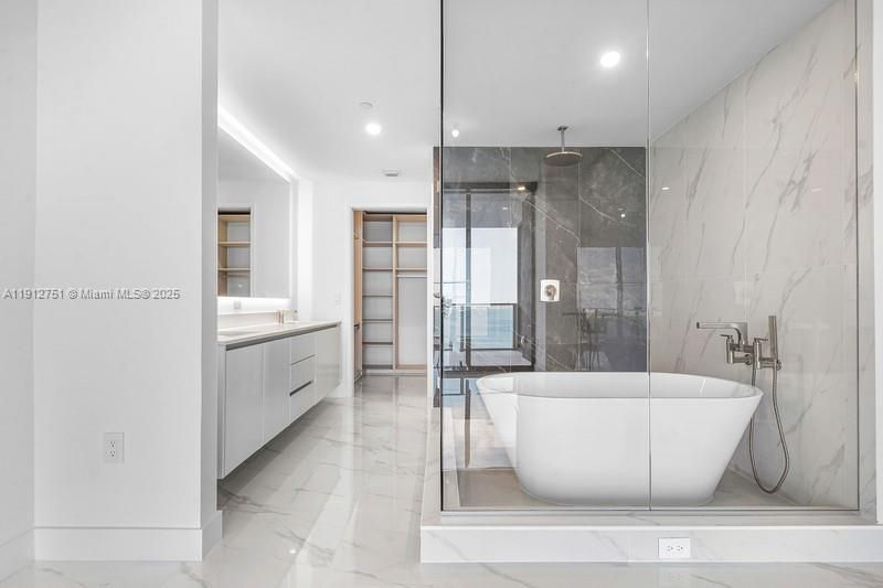 For Sale: $1,950,000 (3 beds, 3 baths, 1639 Square Feet)