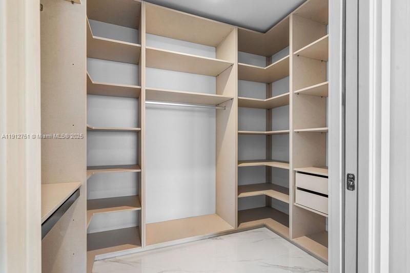 For Sale: $1,950,000 (3 beds, 3 baths, 1639 Square Feet)