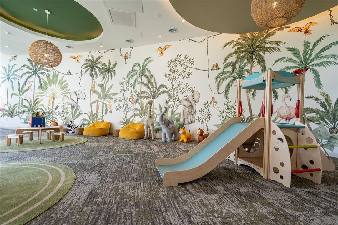 For Sale: $1,950,000 (3 beds, 3 baths, 1639 Square Feet)