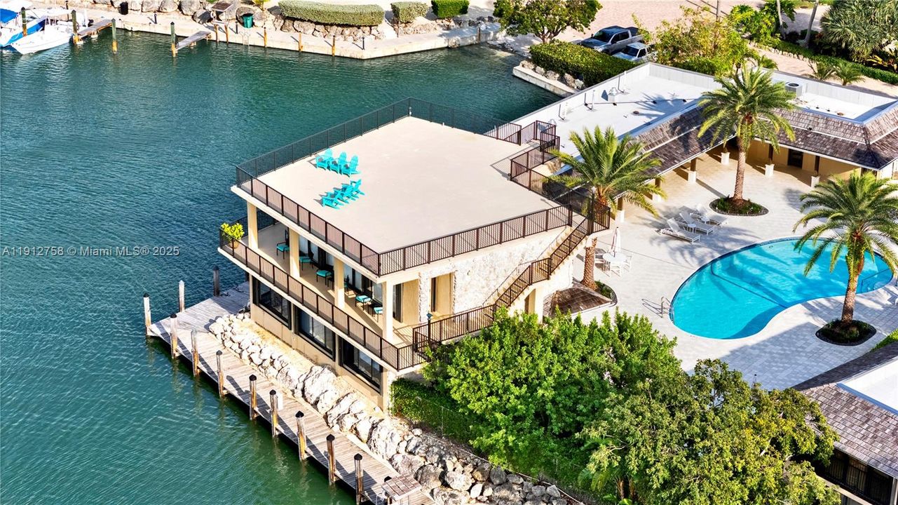 Недавно продано: $1,395,000 (2 спален, 2 ванн, 1238 Квадратных фут)