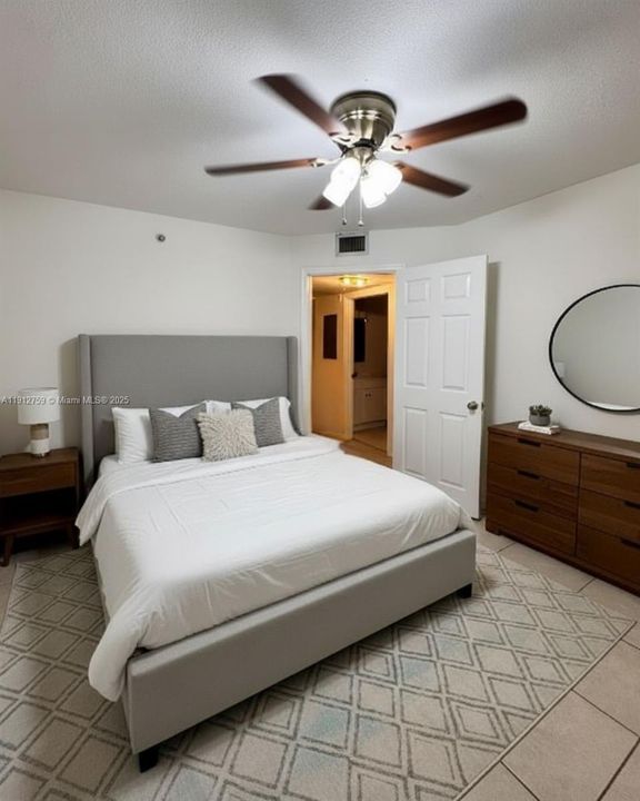 Activo con contrato: $2,300 (2 camas, 1 baños, 778 Pies cuadrados)